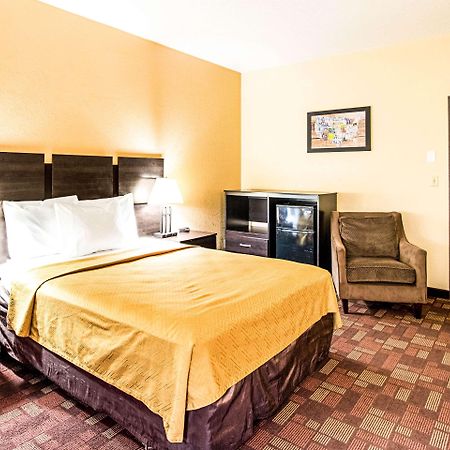 Econo Lodge Watertown Extérieur photo