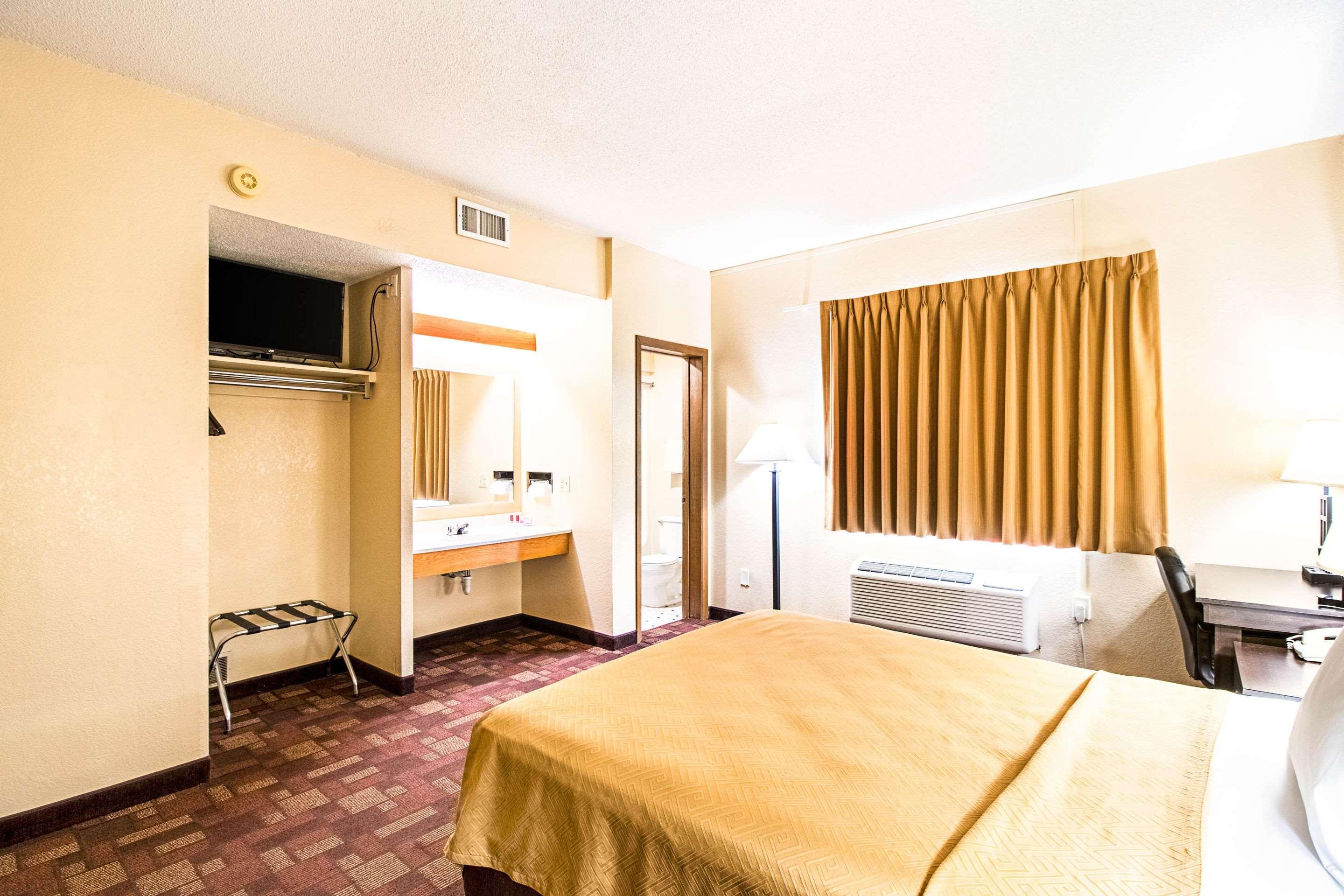 Econo Lodge Watertown Extérieur photo