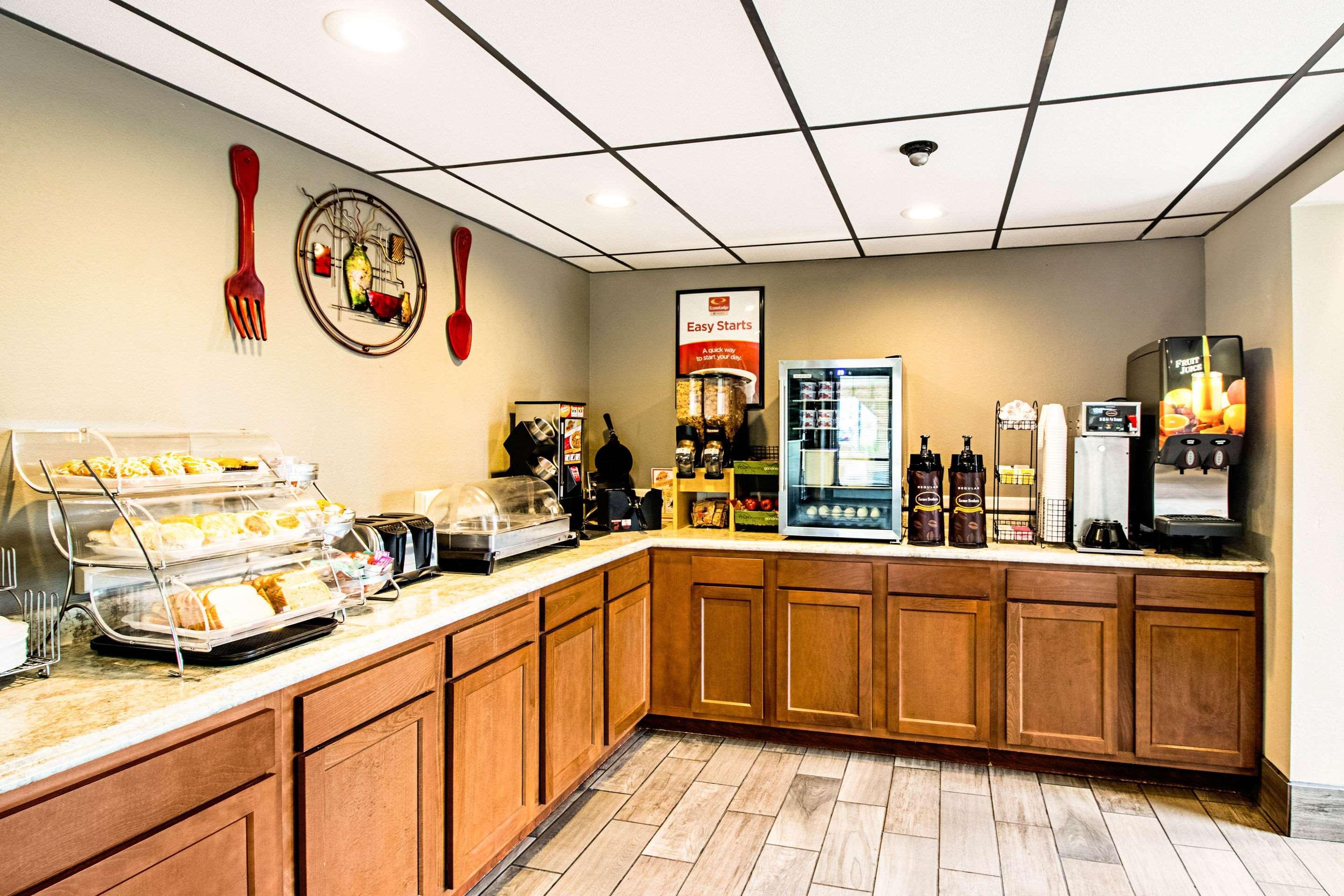 Econo Lodge Watertown Extérieur photo