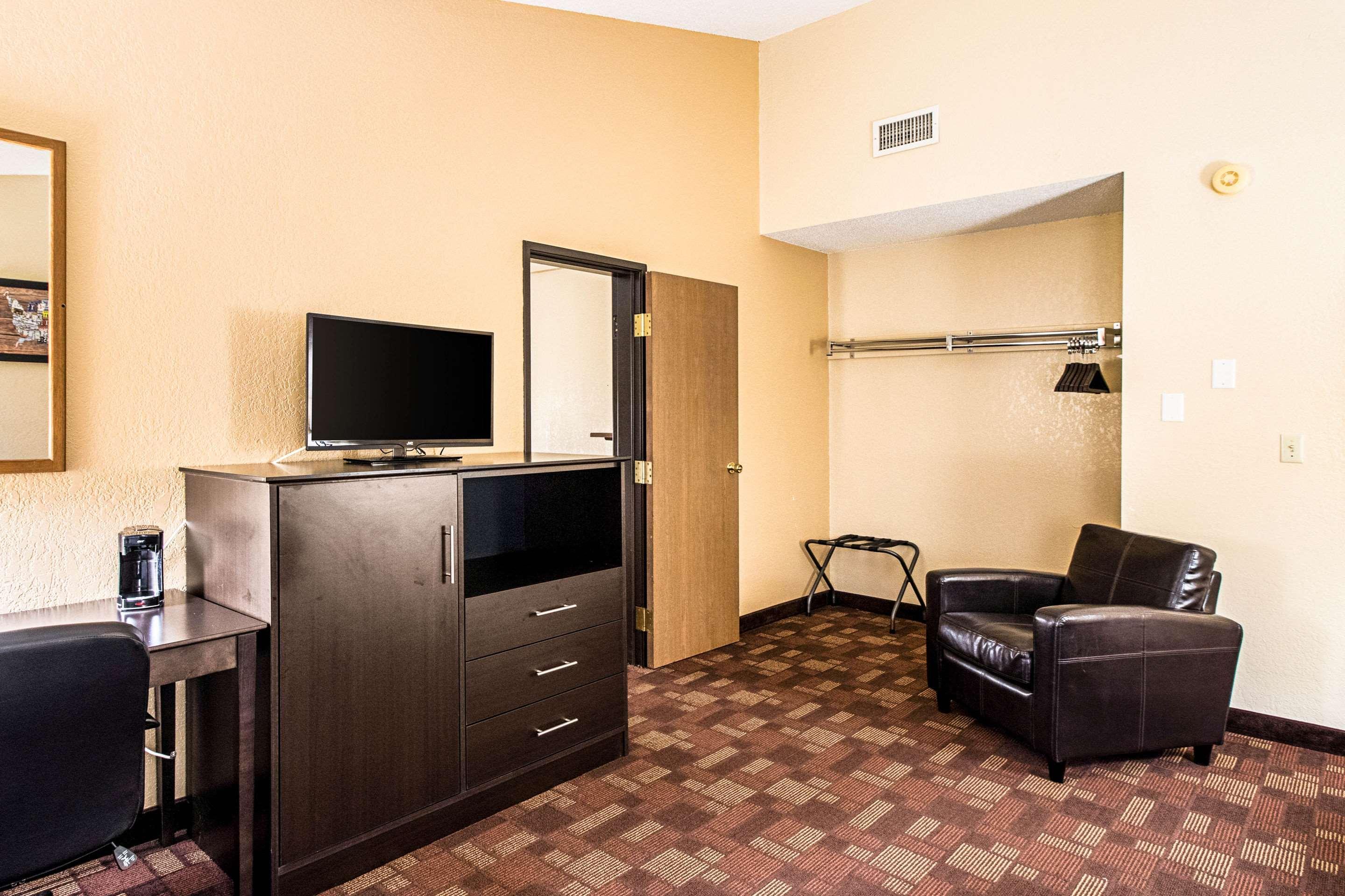 Econo Lodge Watertown Extérieur photo