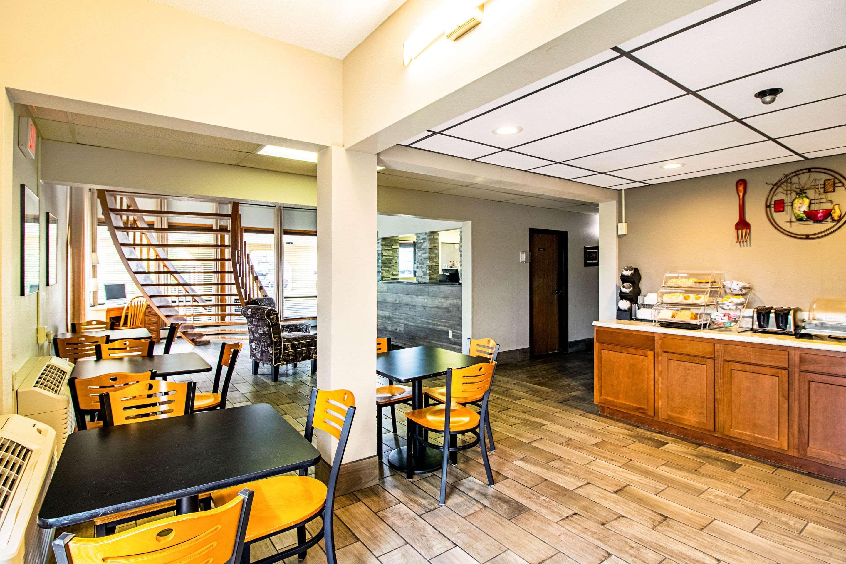 Econo Lodge Watertown Extérieur photo