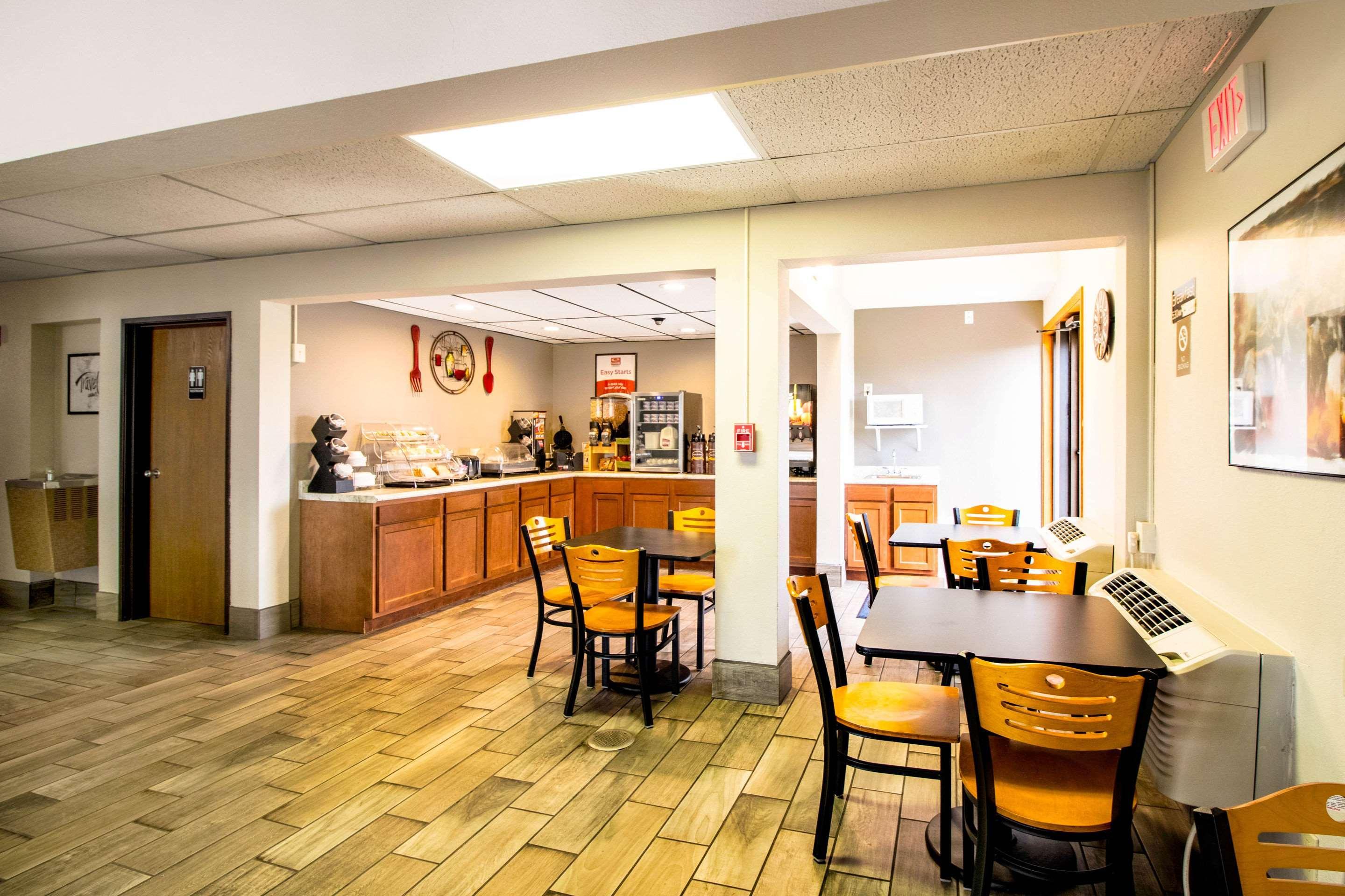 Econo Lodge Watertown Extérieur photo