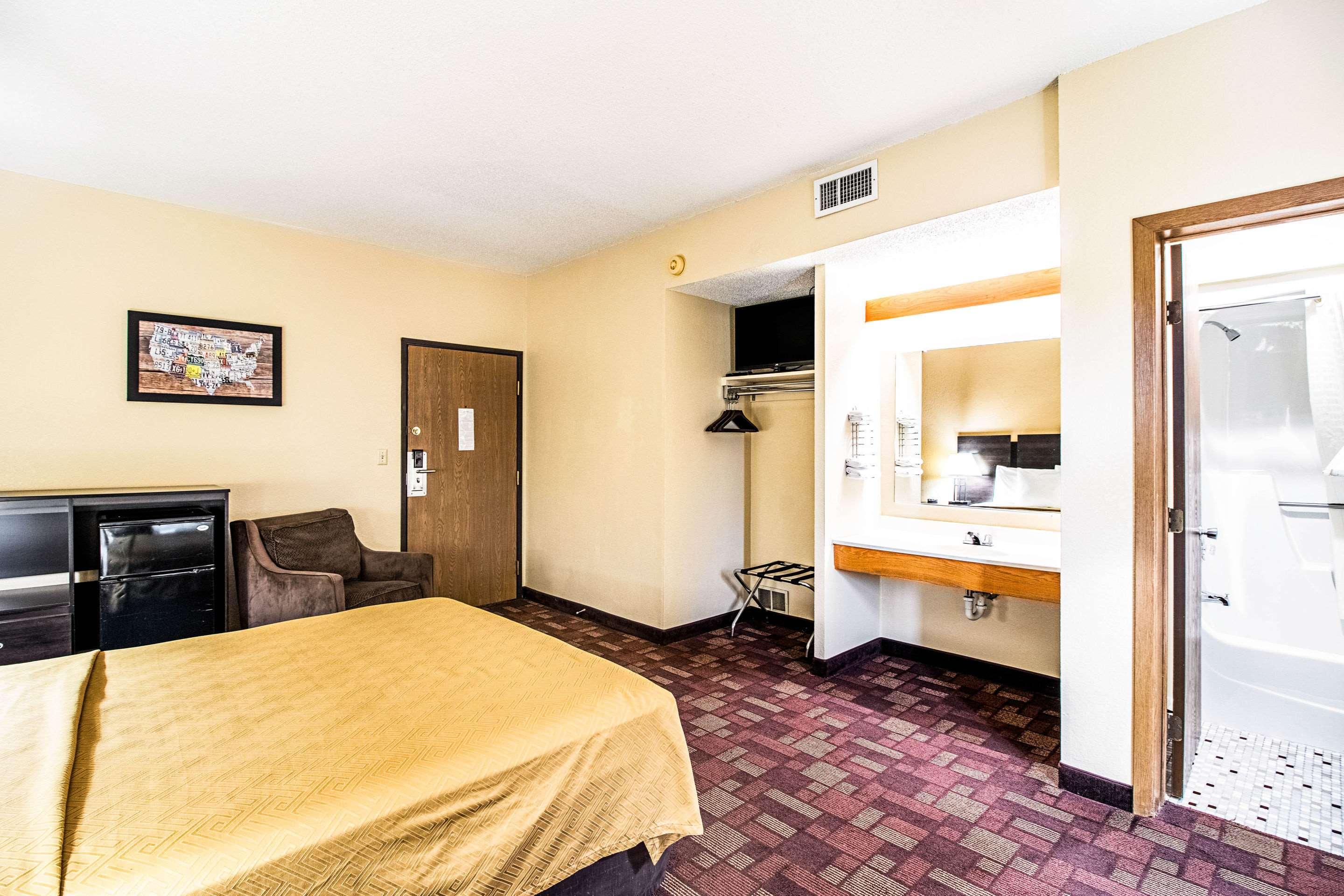 Econo Lodge Watertown Extérieur photo