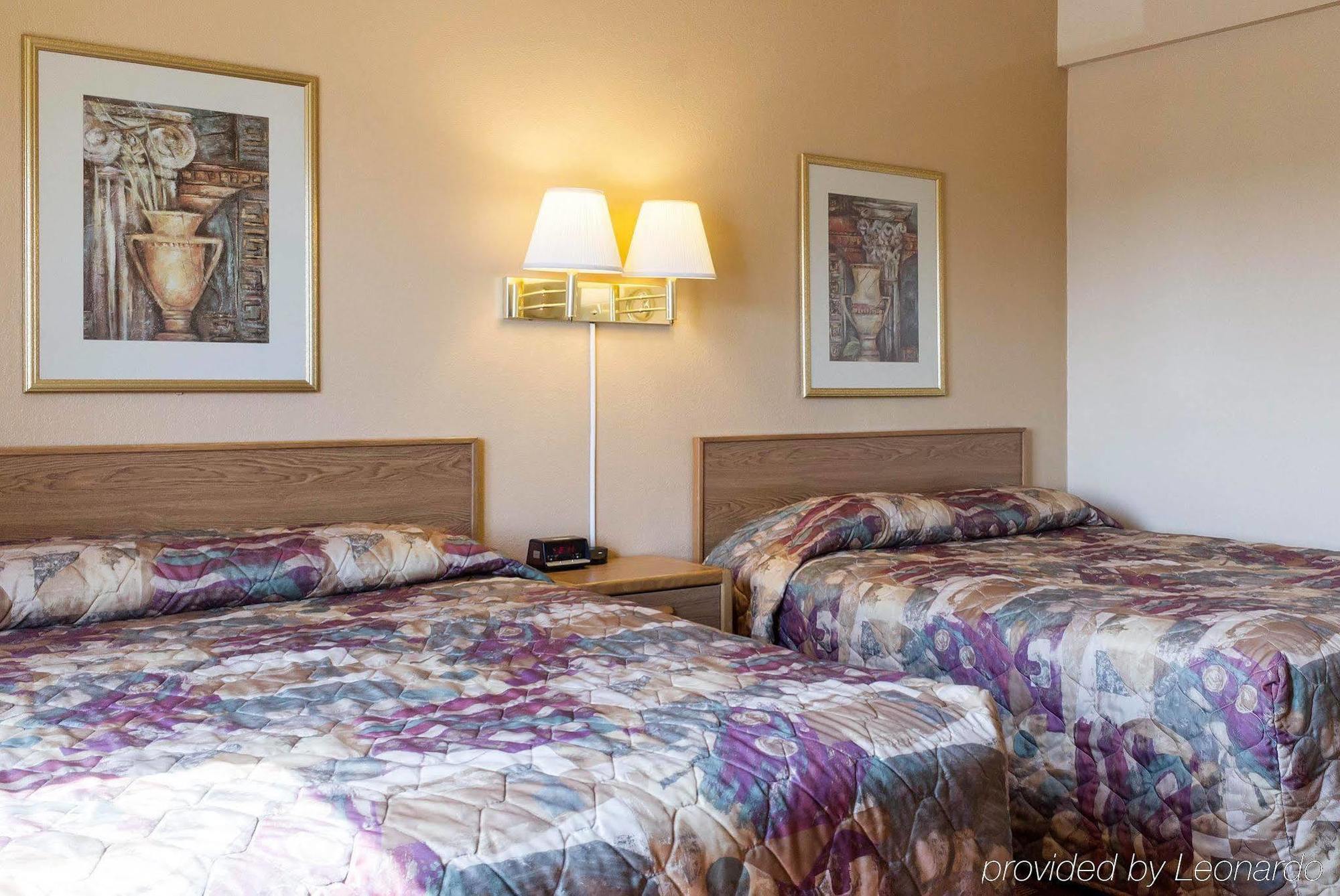 Econo Lodge Watertown Extérieur photo