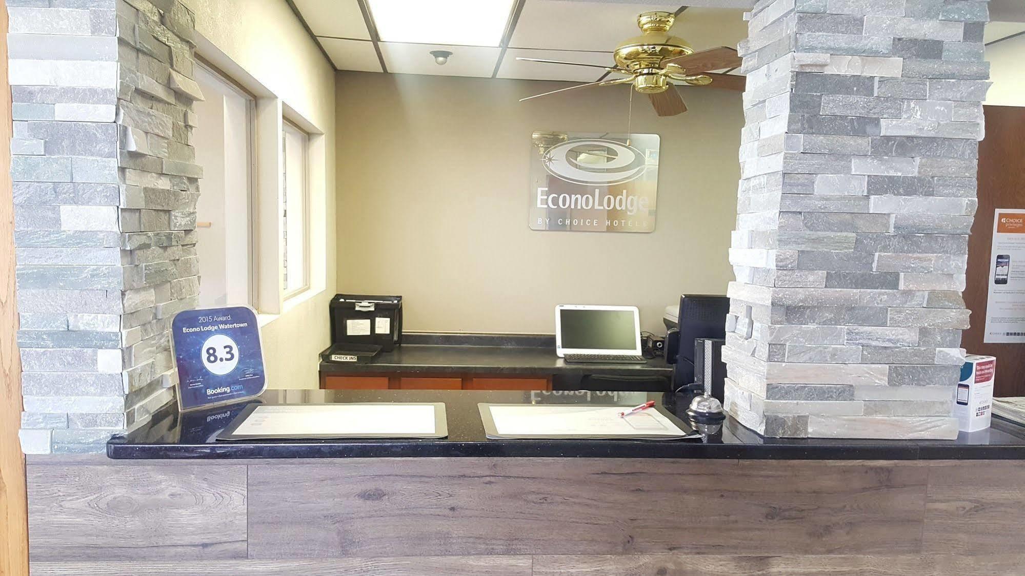 Econo Lodge Watertown Extérieur photo