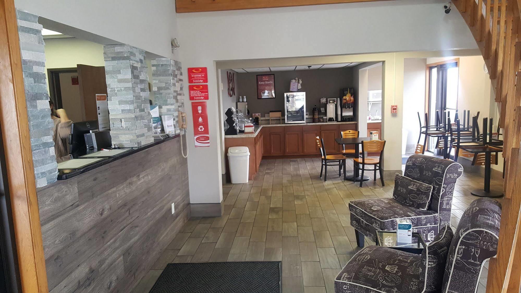 Econo Lodge Watertown Extérieur photo